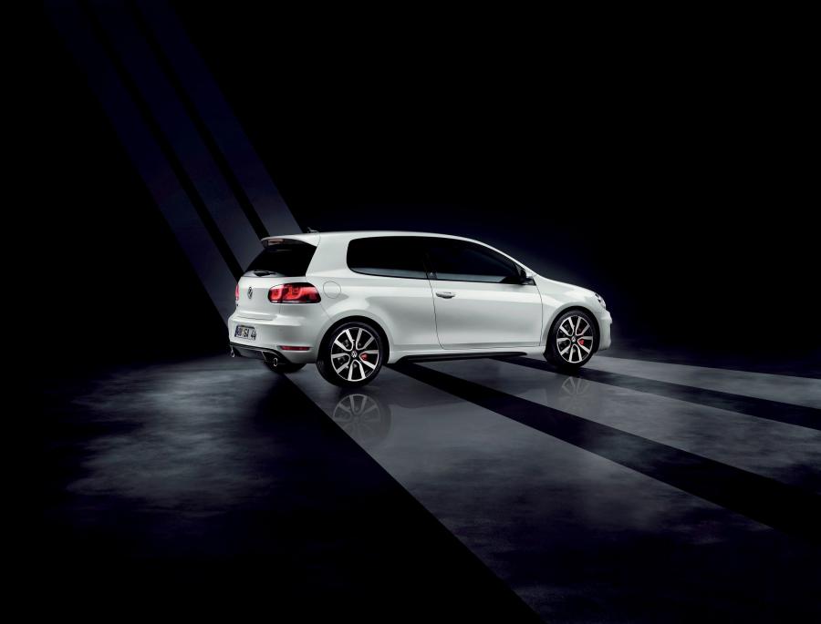  Volkswagen Golf GTi Adidas 2010 года  (фото 7 из 8)